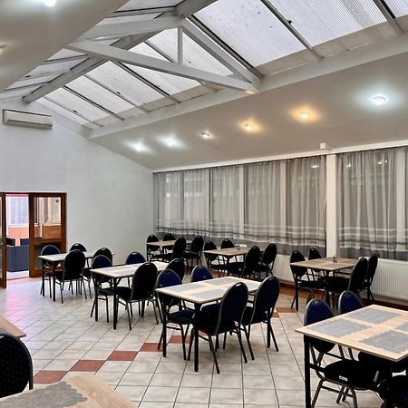 Hotel Akademia โกชิเซ ภายนอก รูปภาพ