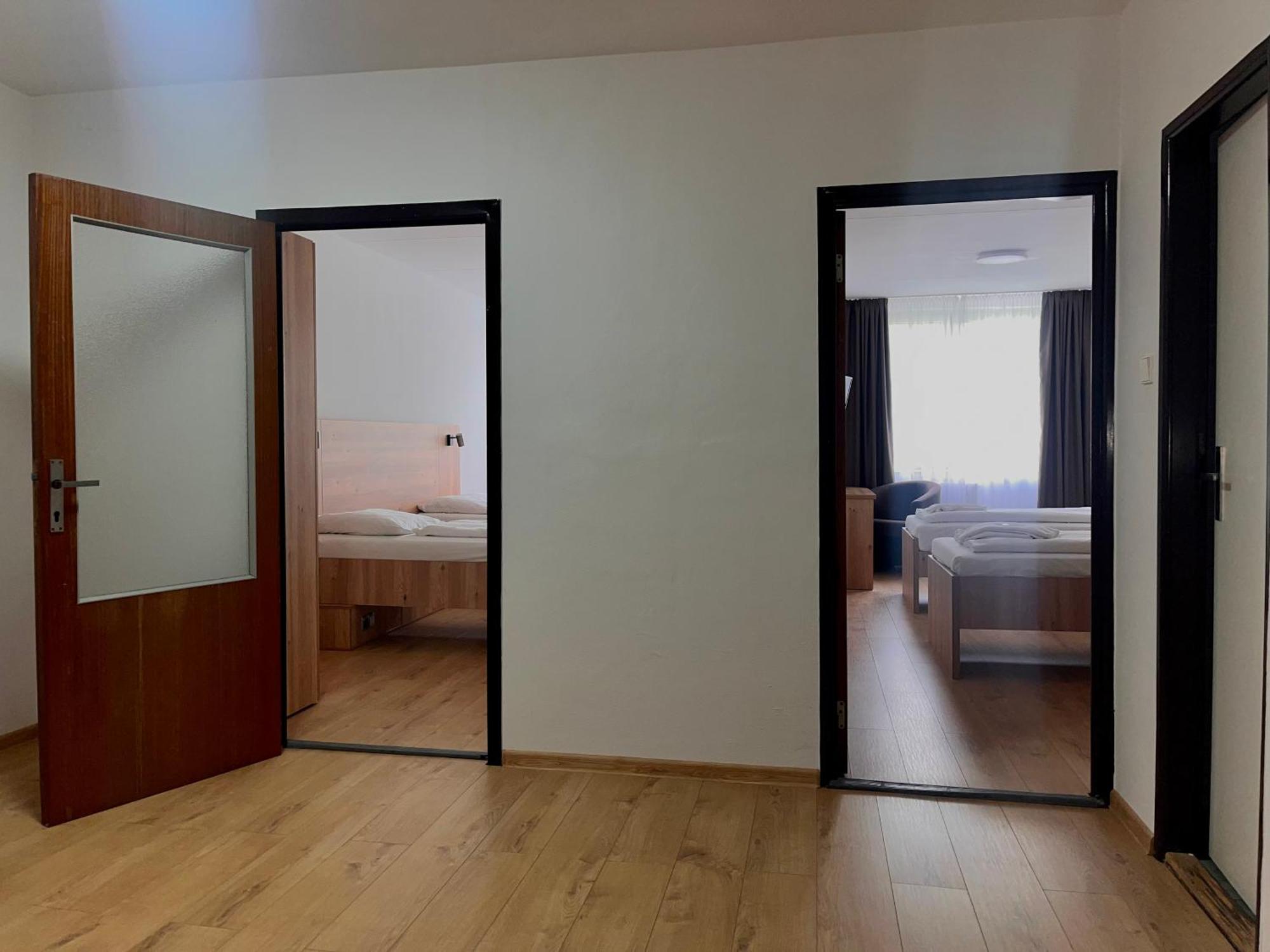 Hotel Akademia โกชิเซ ภายนอก รูปภาพ