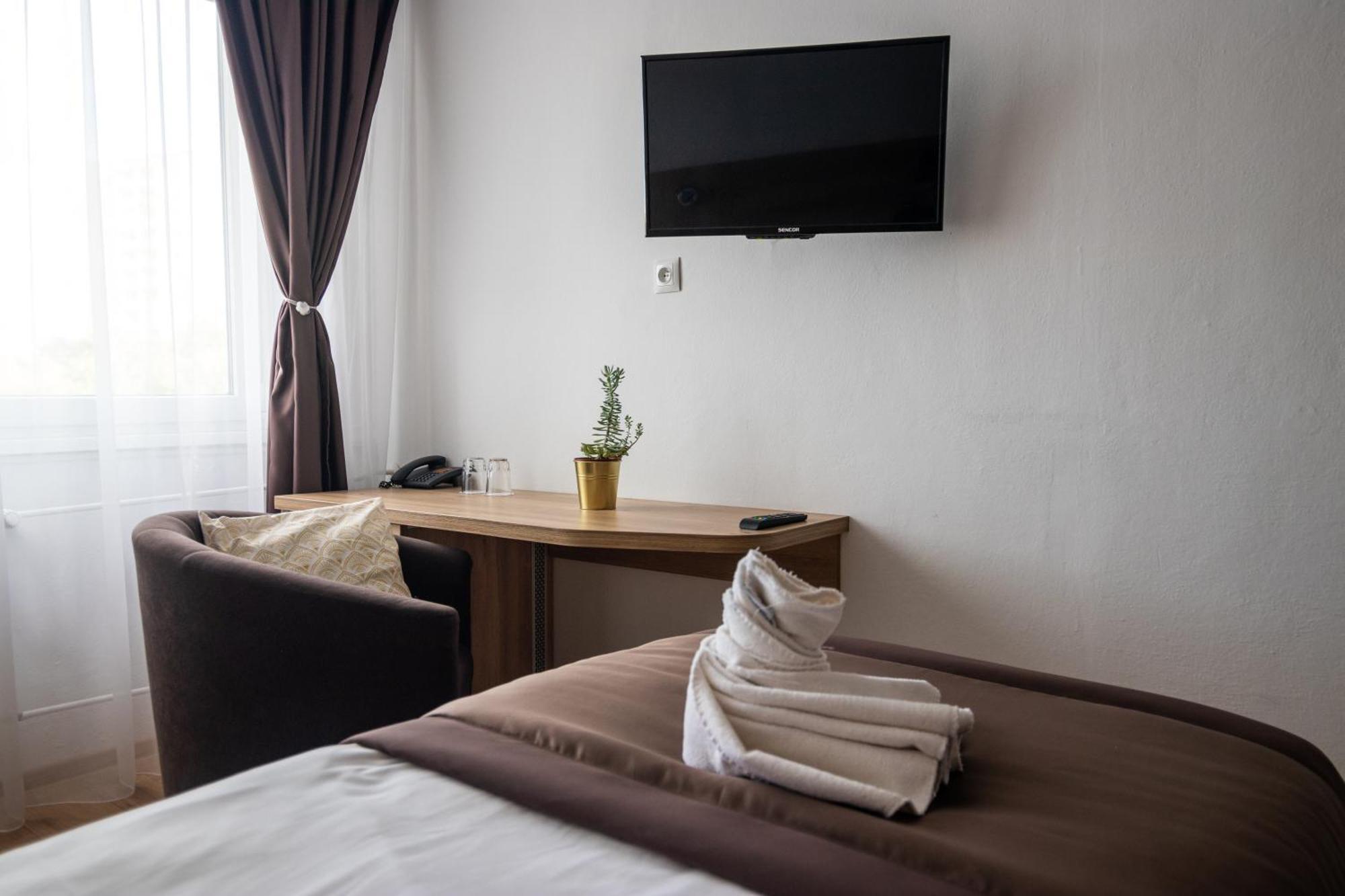 Hotel Akademia โกชิเซ ภายนอก รูปภาพ