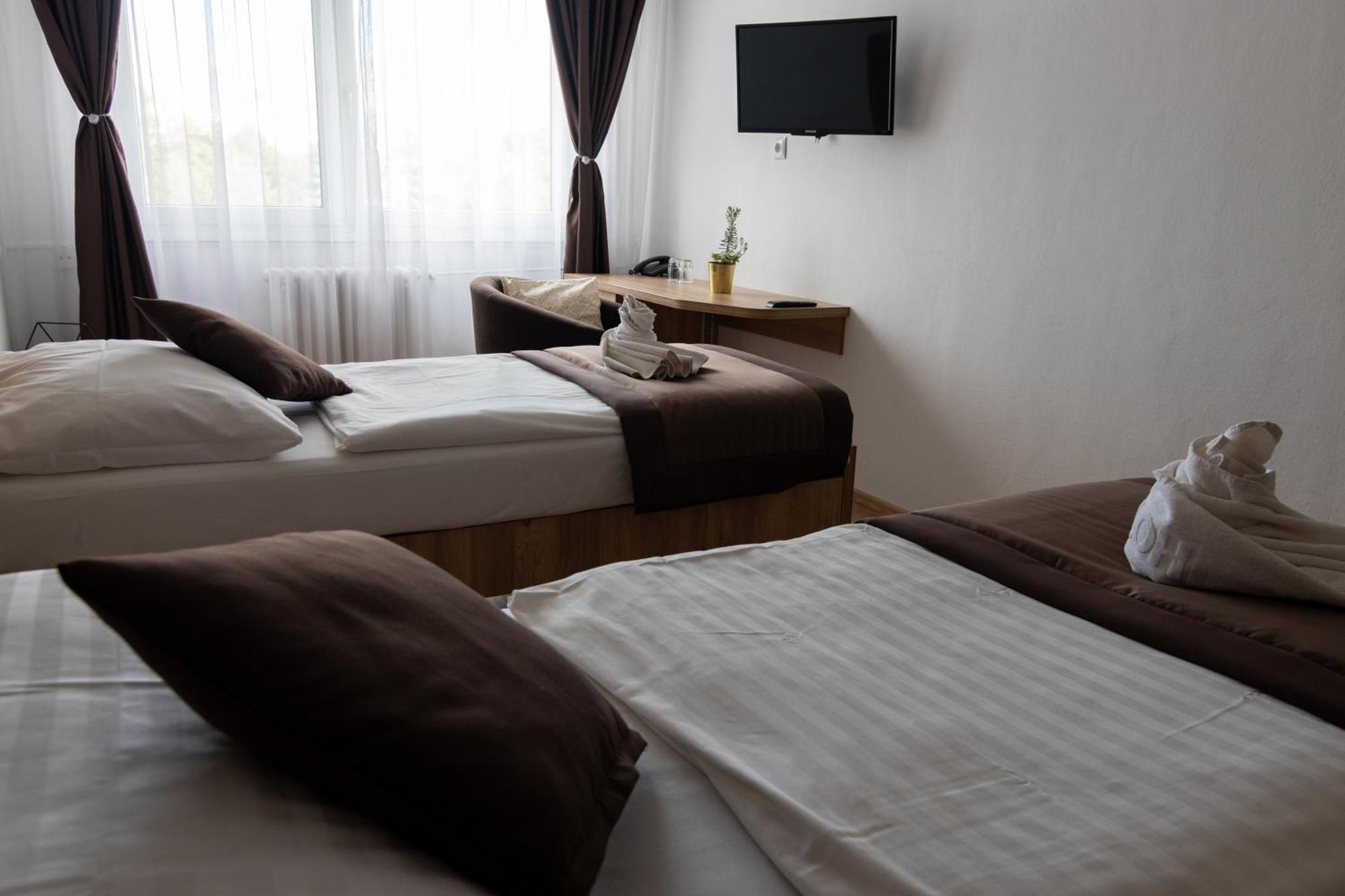Hotel Akademia โกชิเซ ภายนอก รูปภาพ
