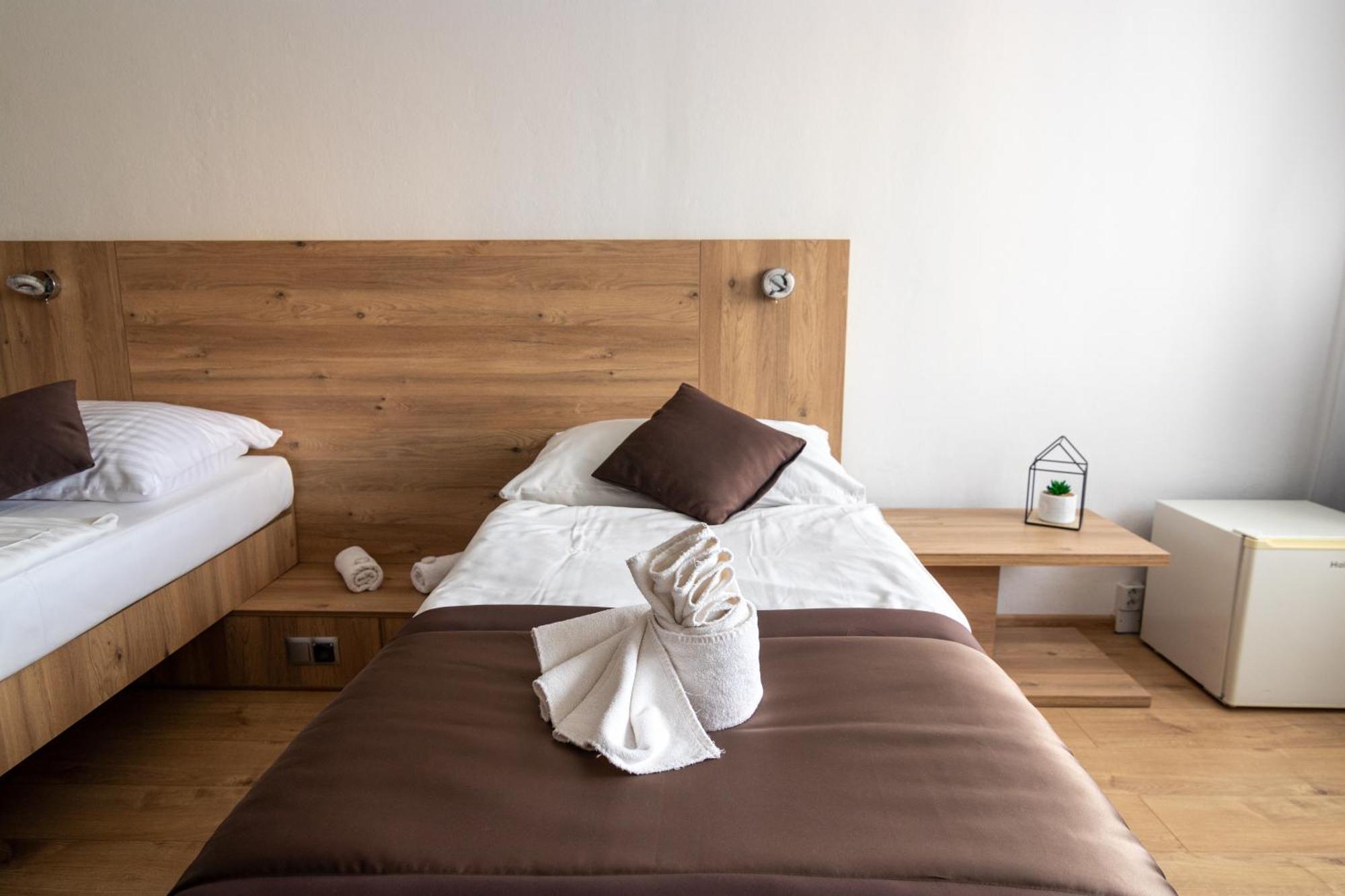 Hotel Akademia โกชิเซ ภายนอก รูปภาพ